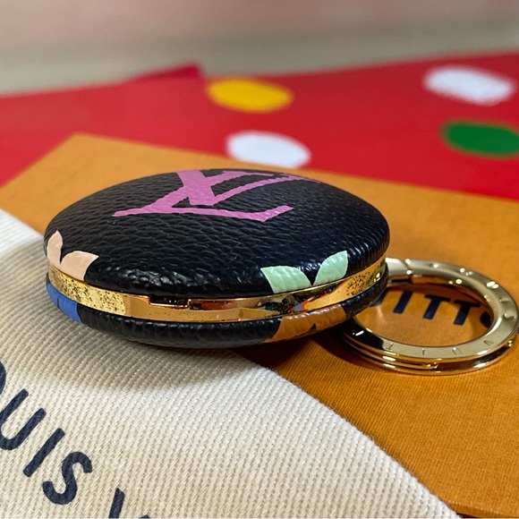 Louis Vuitton Astropill Multicolor Murakami Light Up Key Chain or Bag Charm - Picture 13 of 16